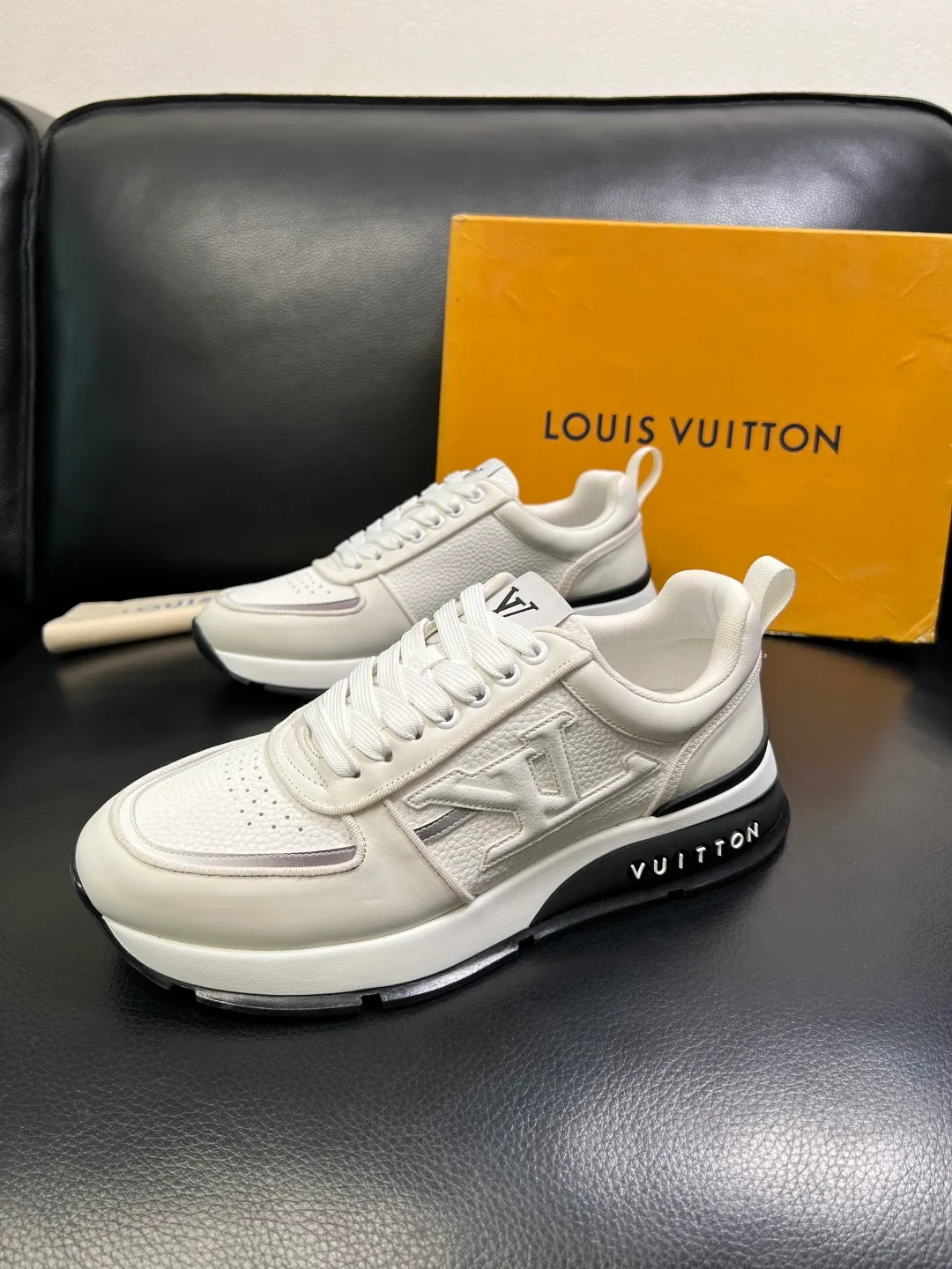 Men's shoes 💰 780 Lv High quality top crafts Louis Vuitton, sports sneakers counter synchronization, uppers imported from Italy, high-quality splicing with colorful and complex crafts, imported lambswool lining soft and comfortable, soles: original soles specially provided by the original factory, T men's shoes 💰U exclusive movable molded soles super comfortable, original and single goods, high quality, welcome to compare, code number 39-44 (customized 38 45)